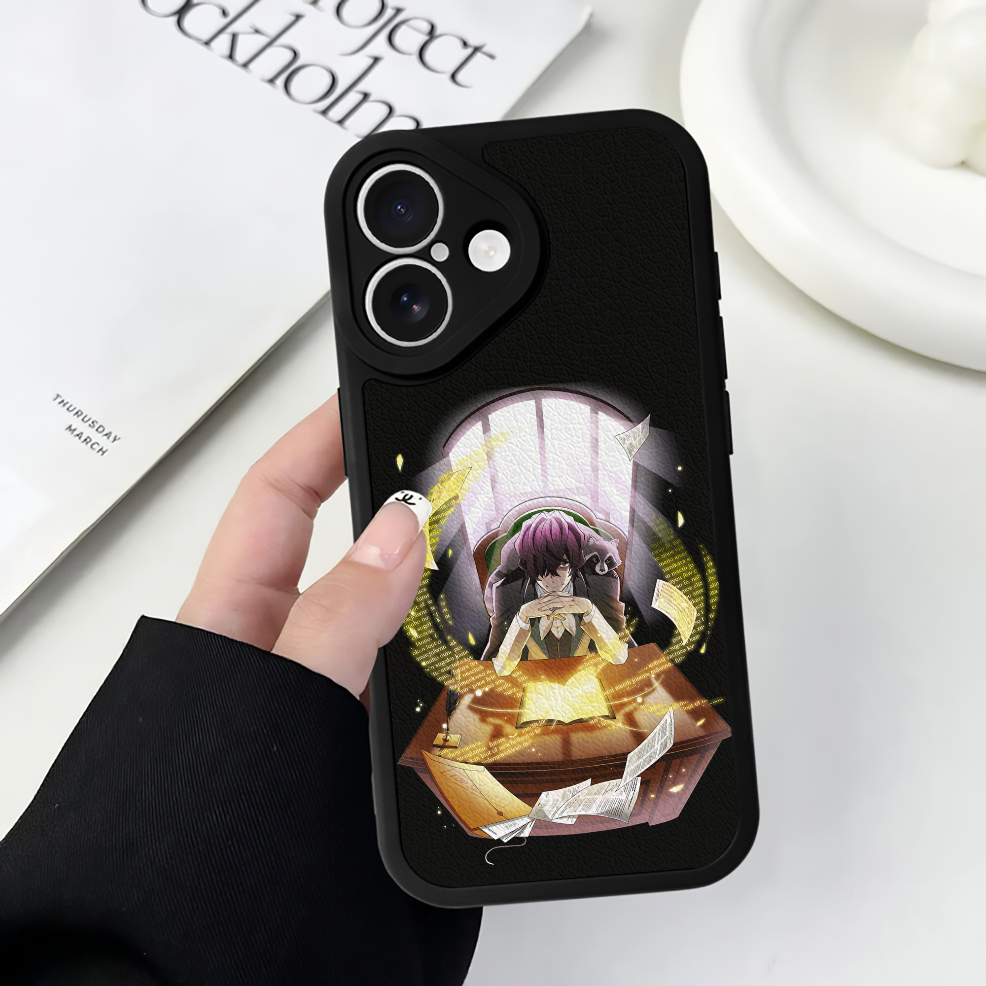 （画像用） 文豪ストレイドッグス Bungo Stray Dogs 【iPhone 16シリーズ対応】シリコンスマホケース（レザー調） 材質：シリコン